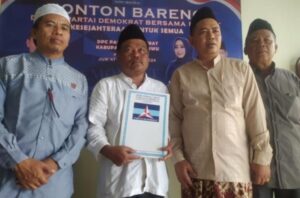 Tokoh Agama Pringsewu Kompak Ambilkan Formulir di Partai Demokrat Untuk Fauzi