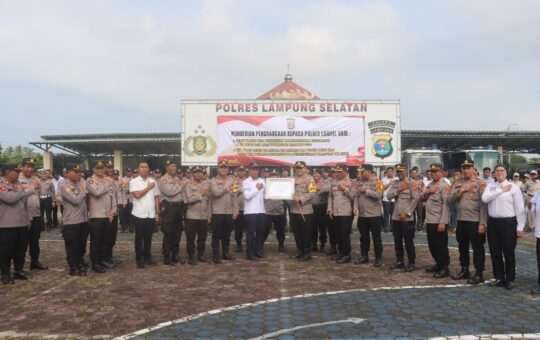 Kapolres Lampung Selatan Terima Penghargaan